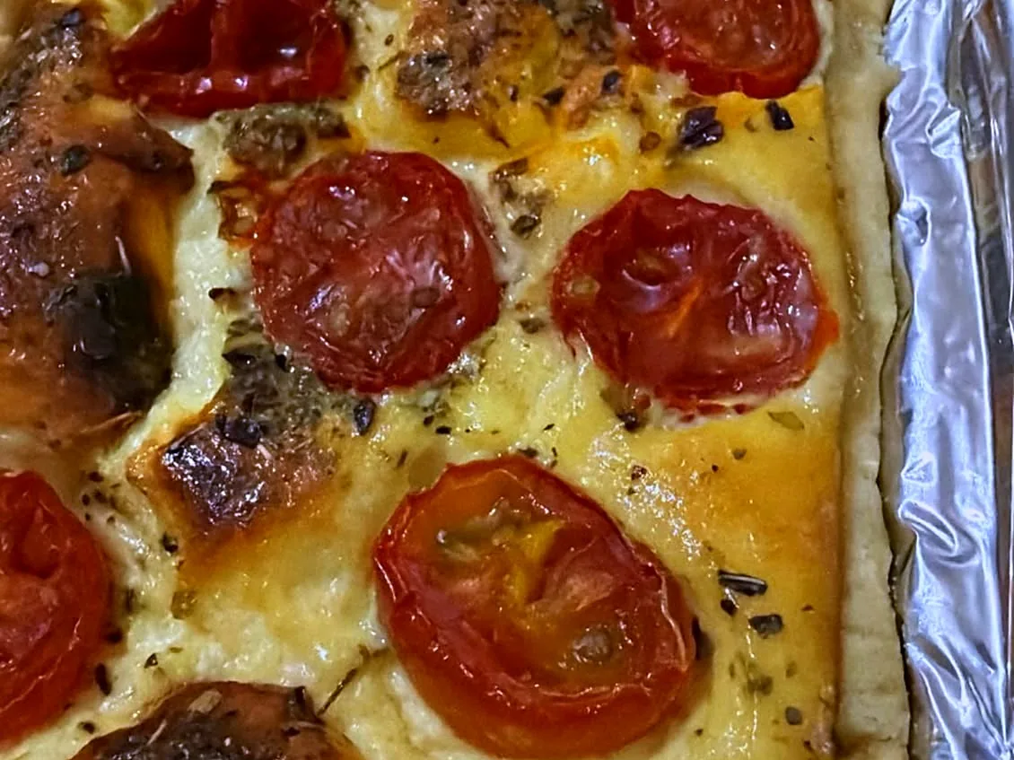 Empadão de queijo com tomatinho